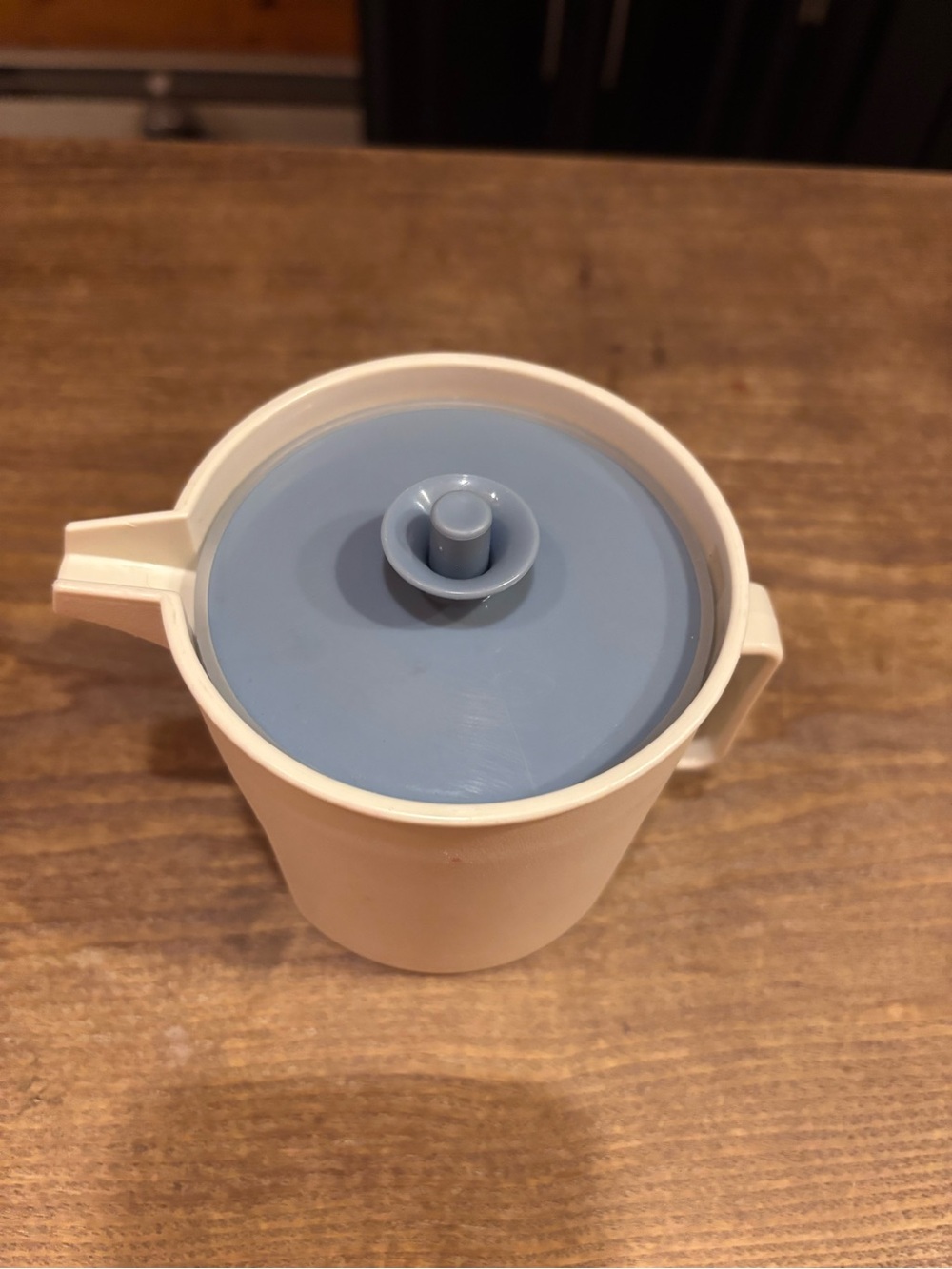 Tupperware creamer pitcher - Picture 2 of 4